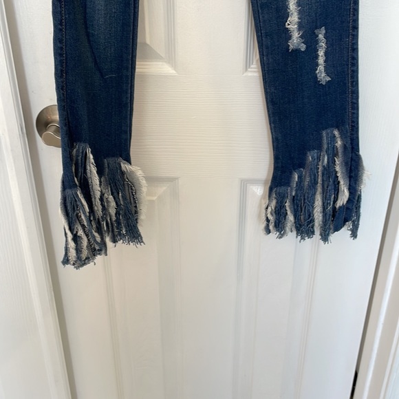 VIBRANT MIU  DISTRESSED JEANS Shredded bottoms size 11 Jr NWT made in the USA - Picture 9 of 12